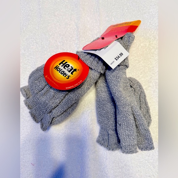 Heat Holder Gloves and matching hat - Picture 1 of 5
